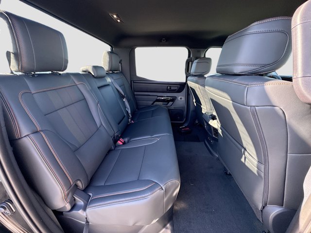 Vehicle image 33 of 40