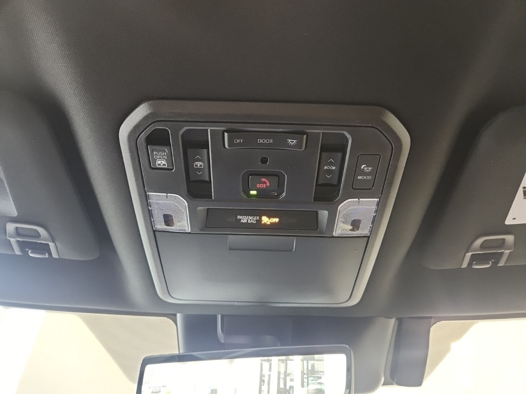 Vehicle image 28 of 29