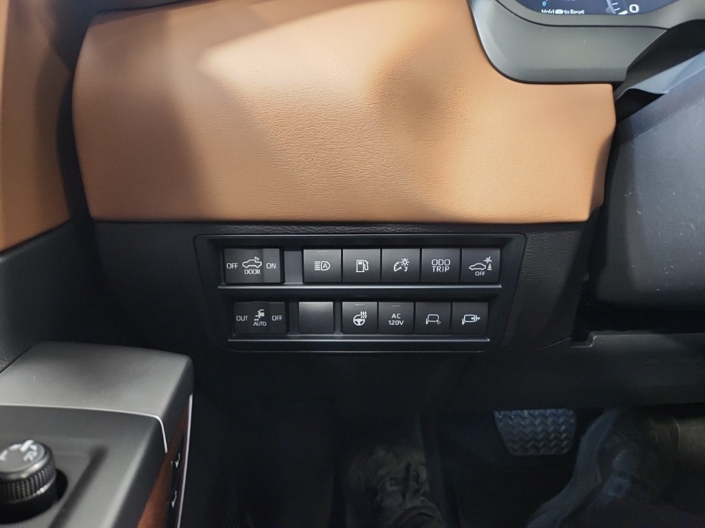 Vehicle image 24 of 29