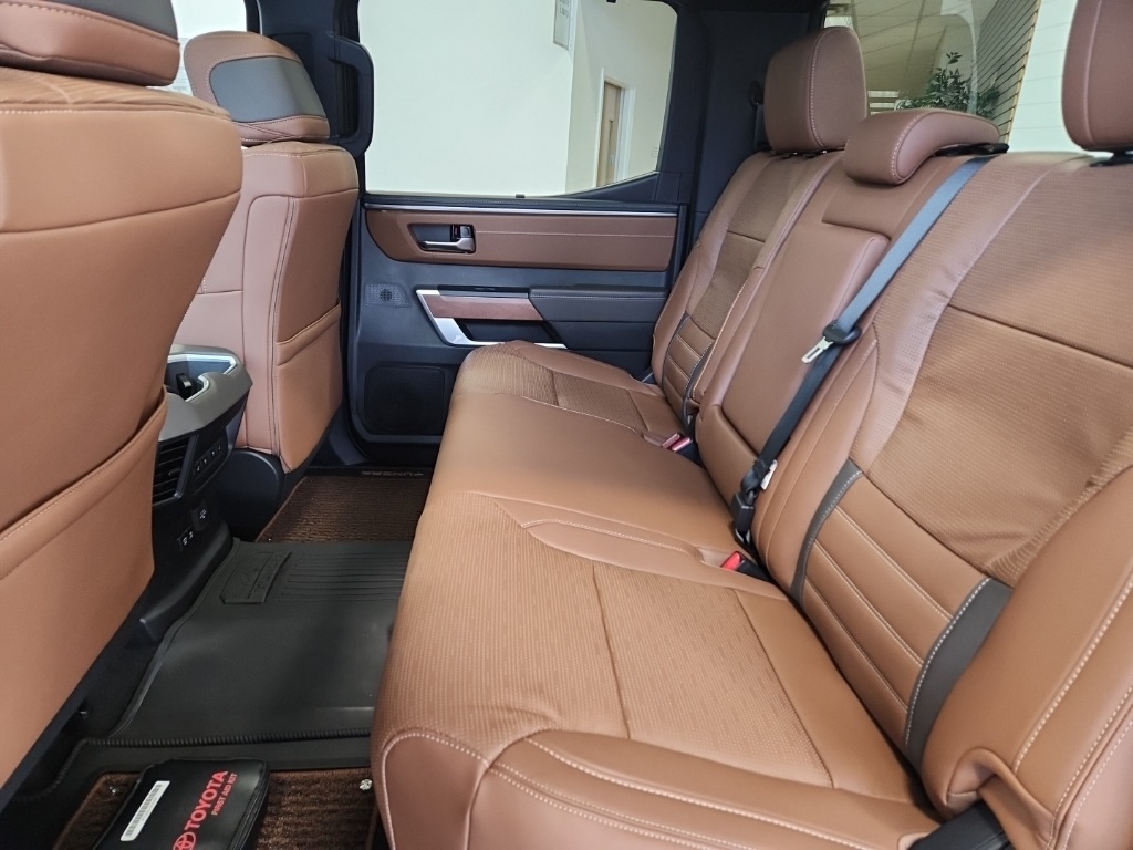 Vehicle image 13 of 29