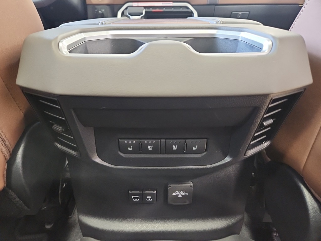 Vehicle image 18 of 29