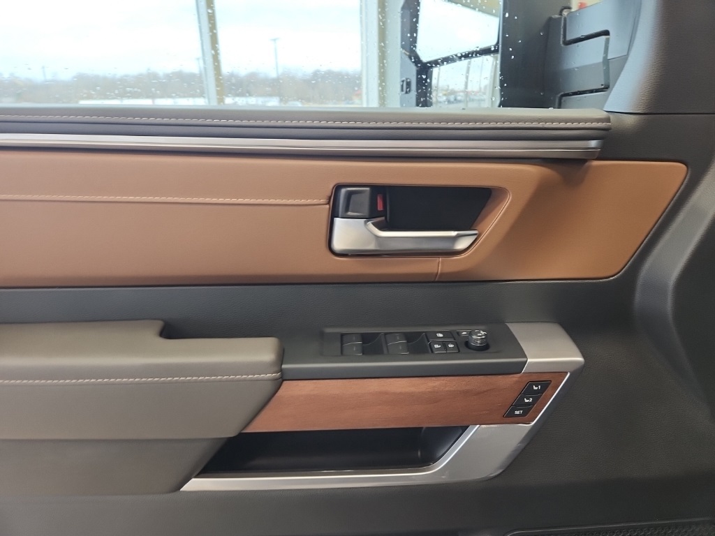 Vehicle image 10 of 29