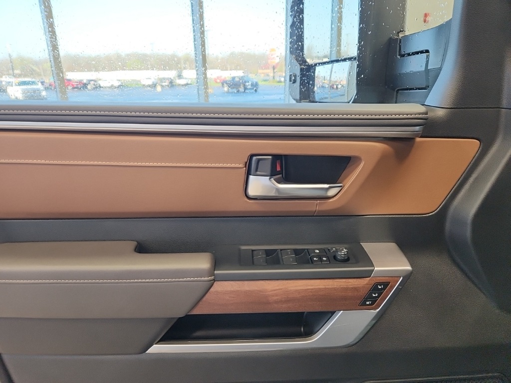 Vehicle image 10 of 29