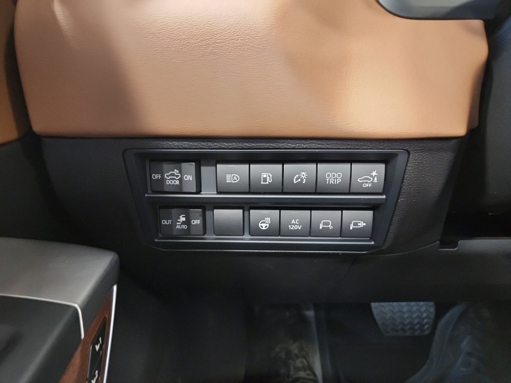 Vehicle image 24 of 29