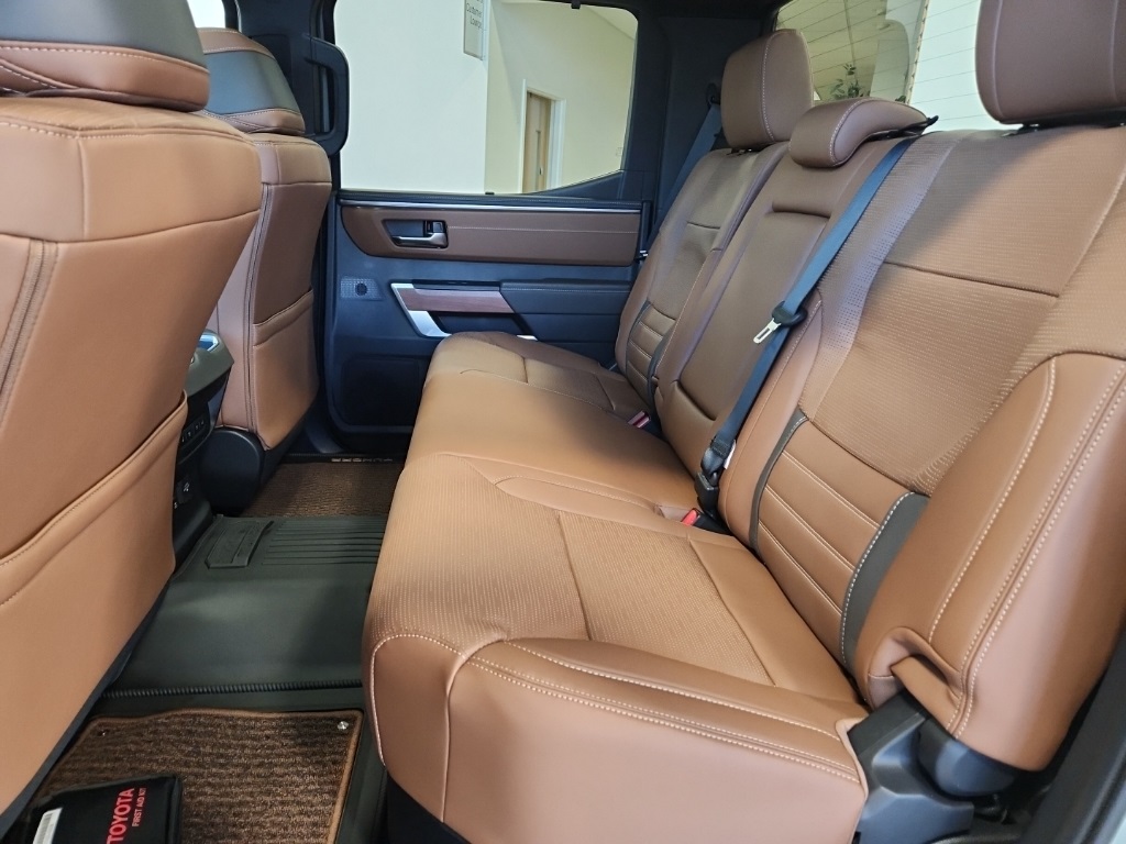 Vehicle image 13 of 29
