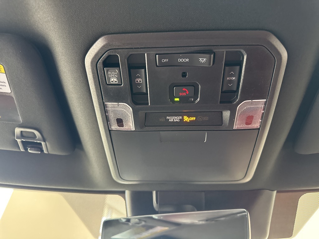 Vehicle image 28 of 30