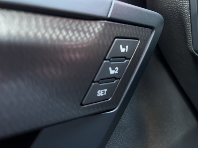 Vehicle image 22 of 35
