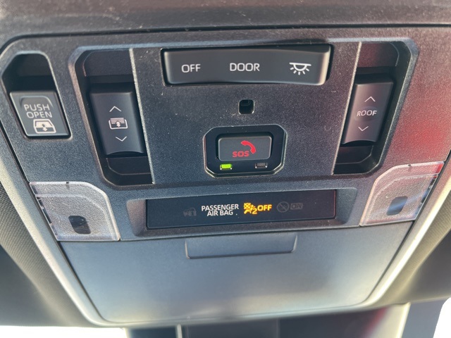 Vehicle image 25 of 35