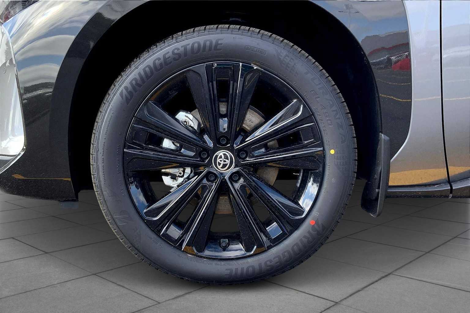 Vehicle image 12 of 19
