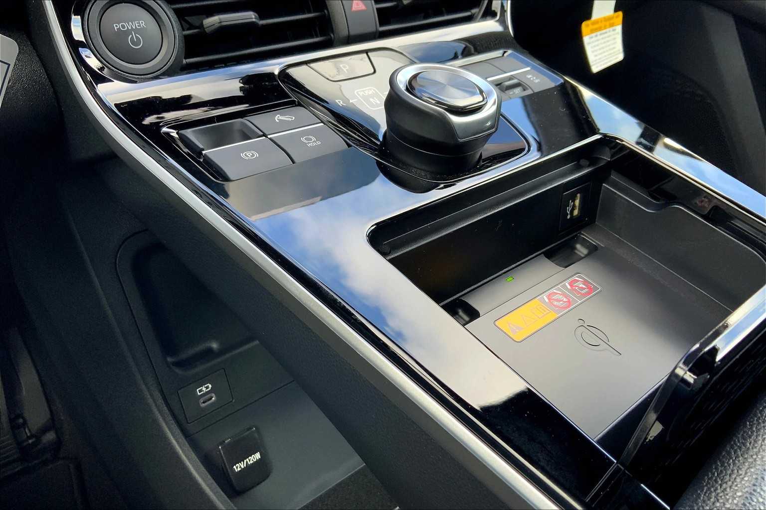 Vehicle image 16 of 19