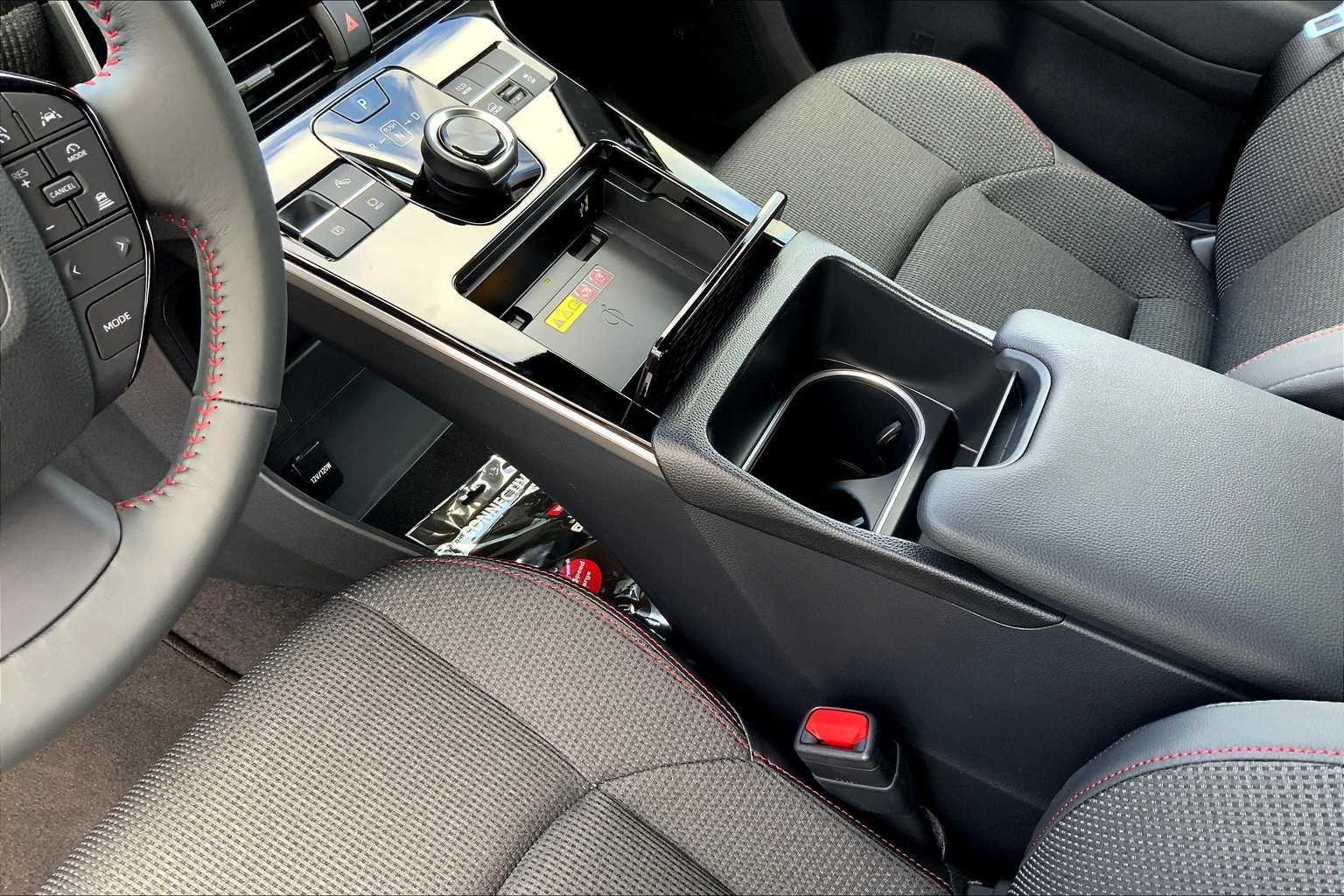 Vehicle image 8 of 19