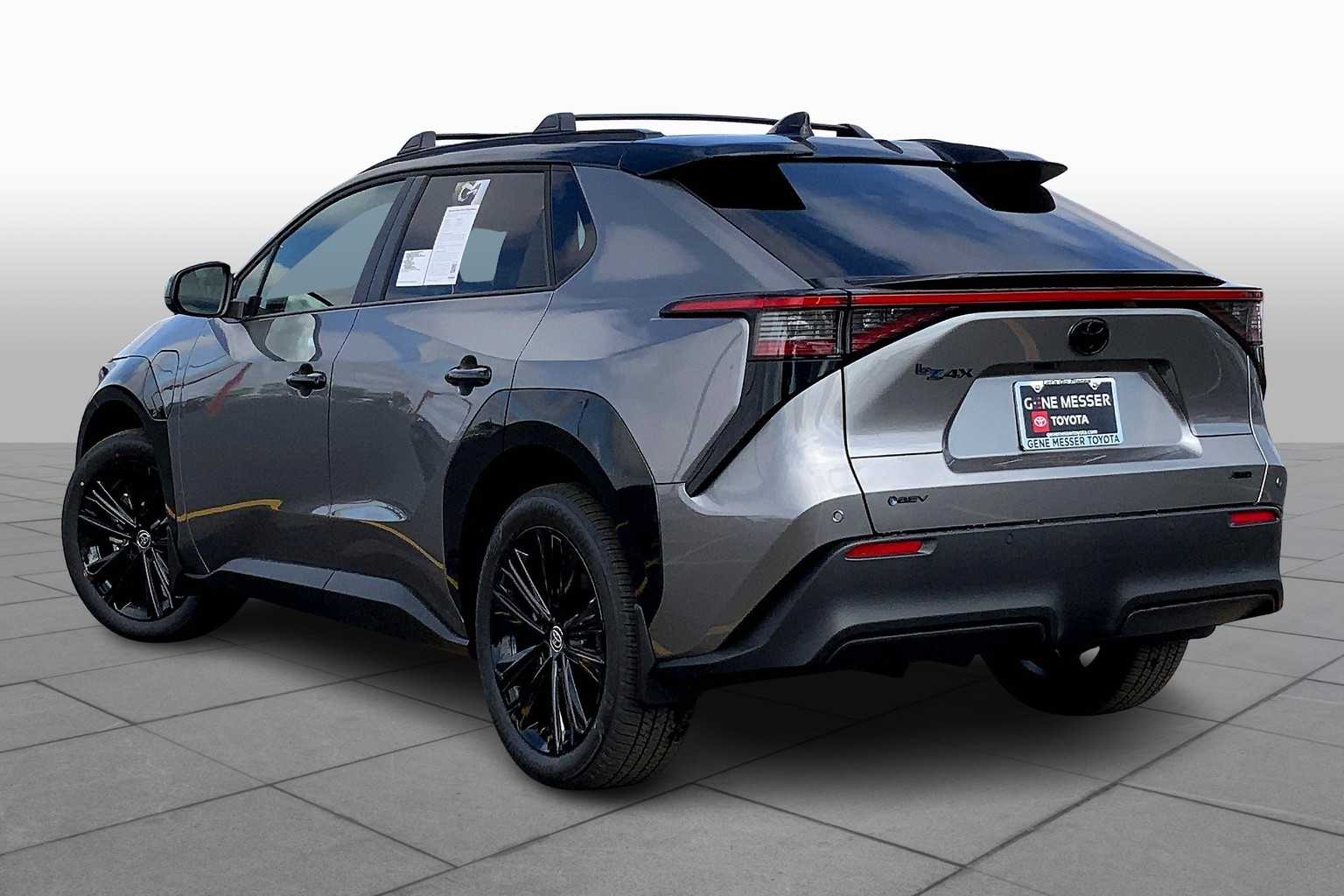 Vehicle image 5 of 19