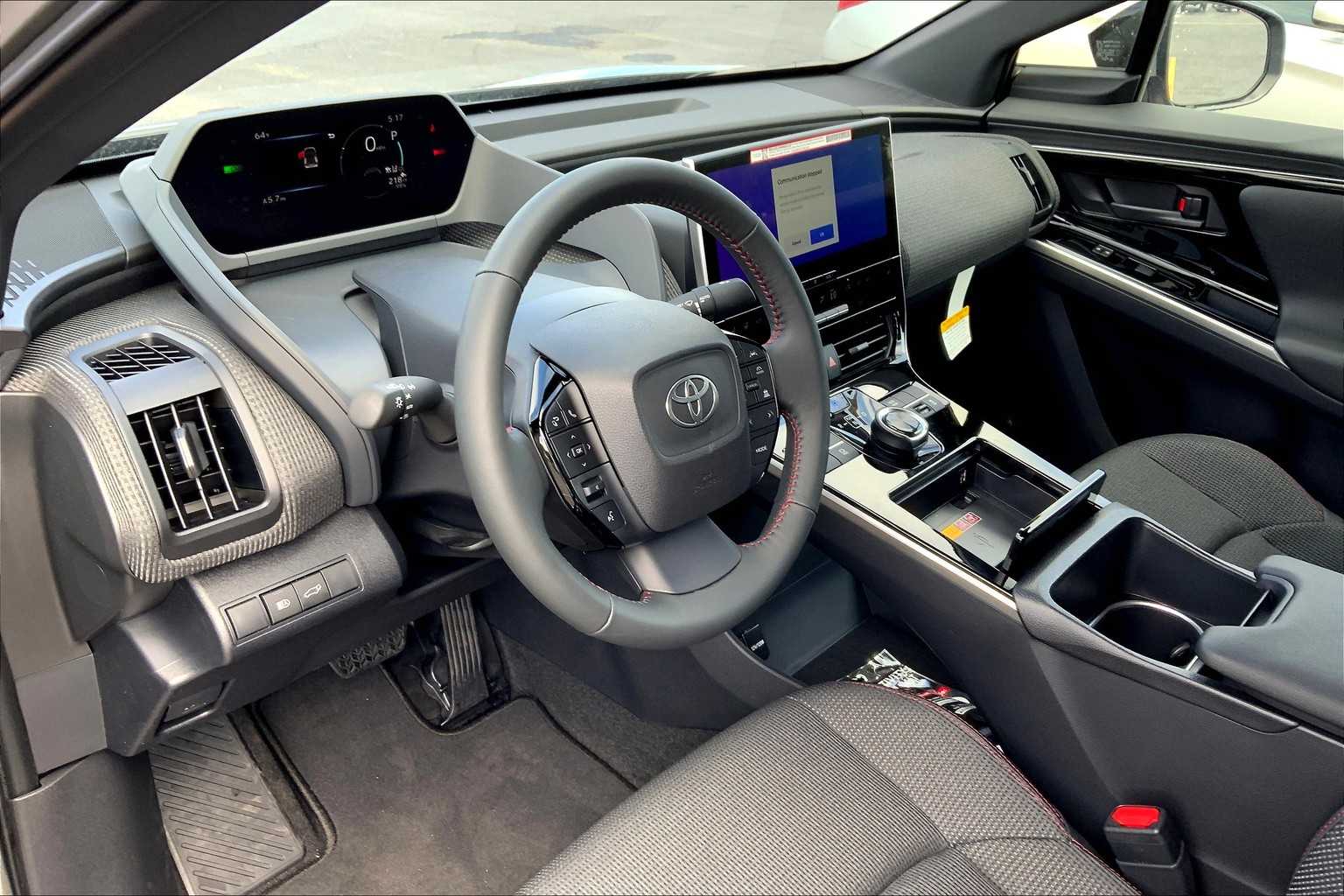 Vehicle image 9 of 19