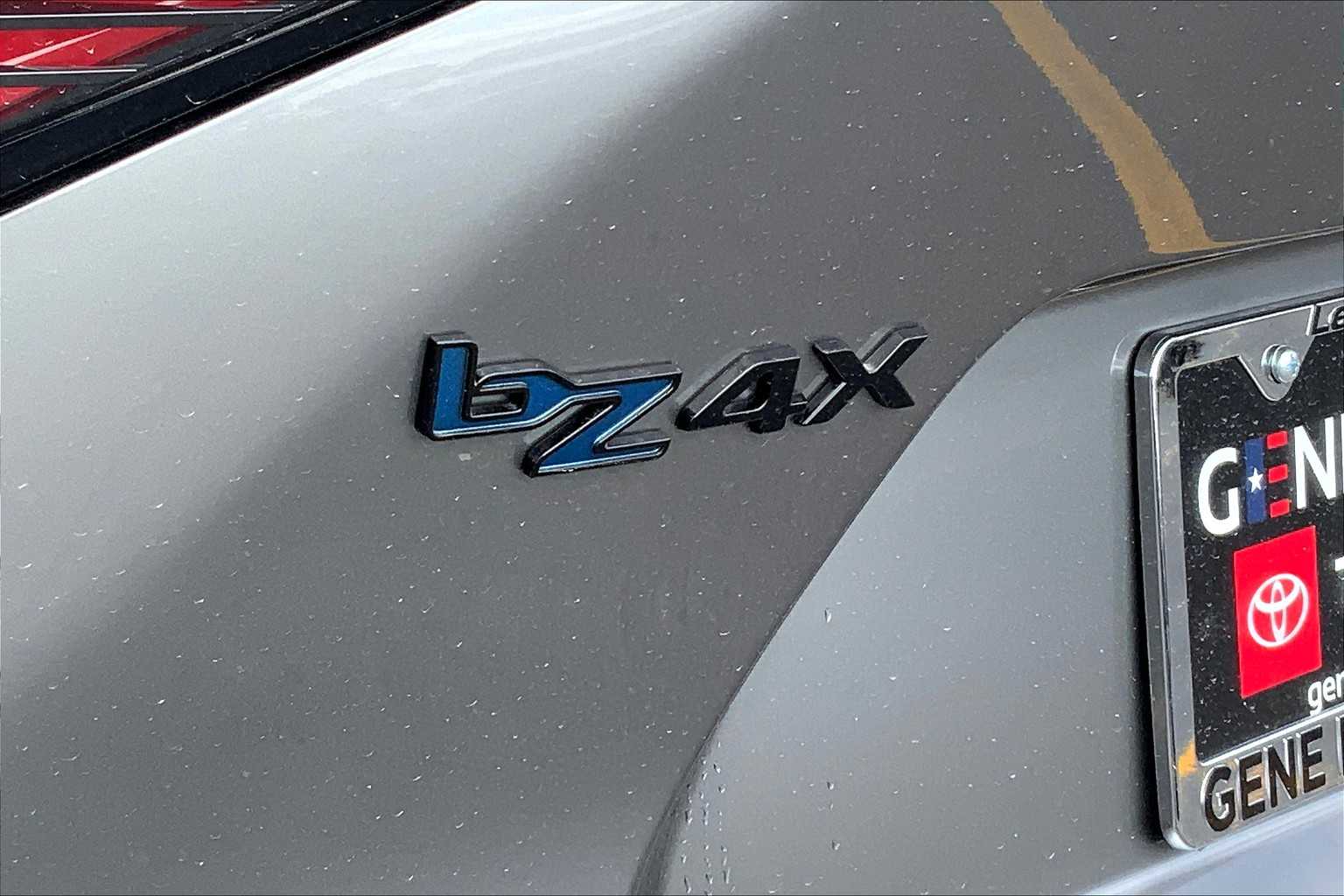 Vehicle image 15 of 19