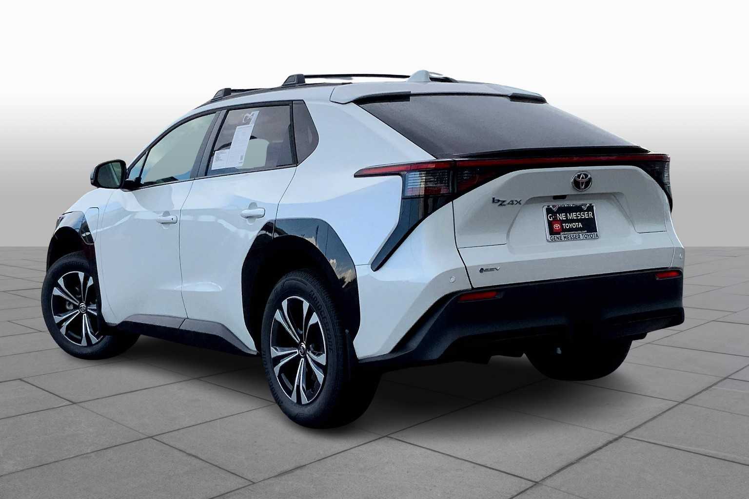 Vehicle image 5 of 22