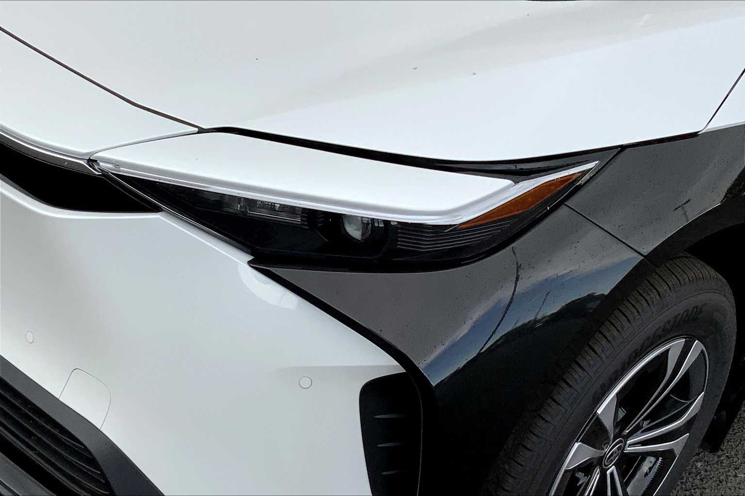 Vehicle image 20 of 22