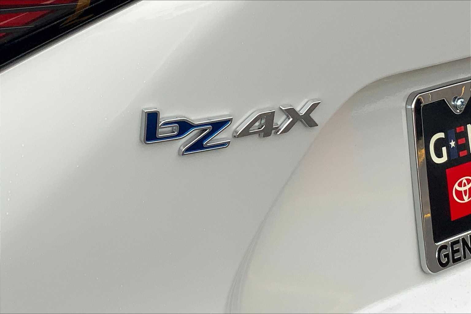 Vehicle image 21 of 22