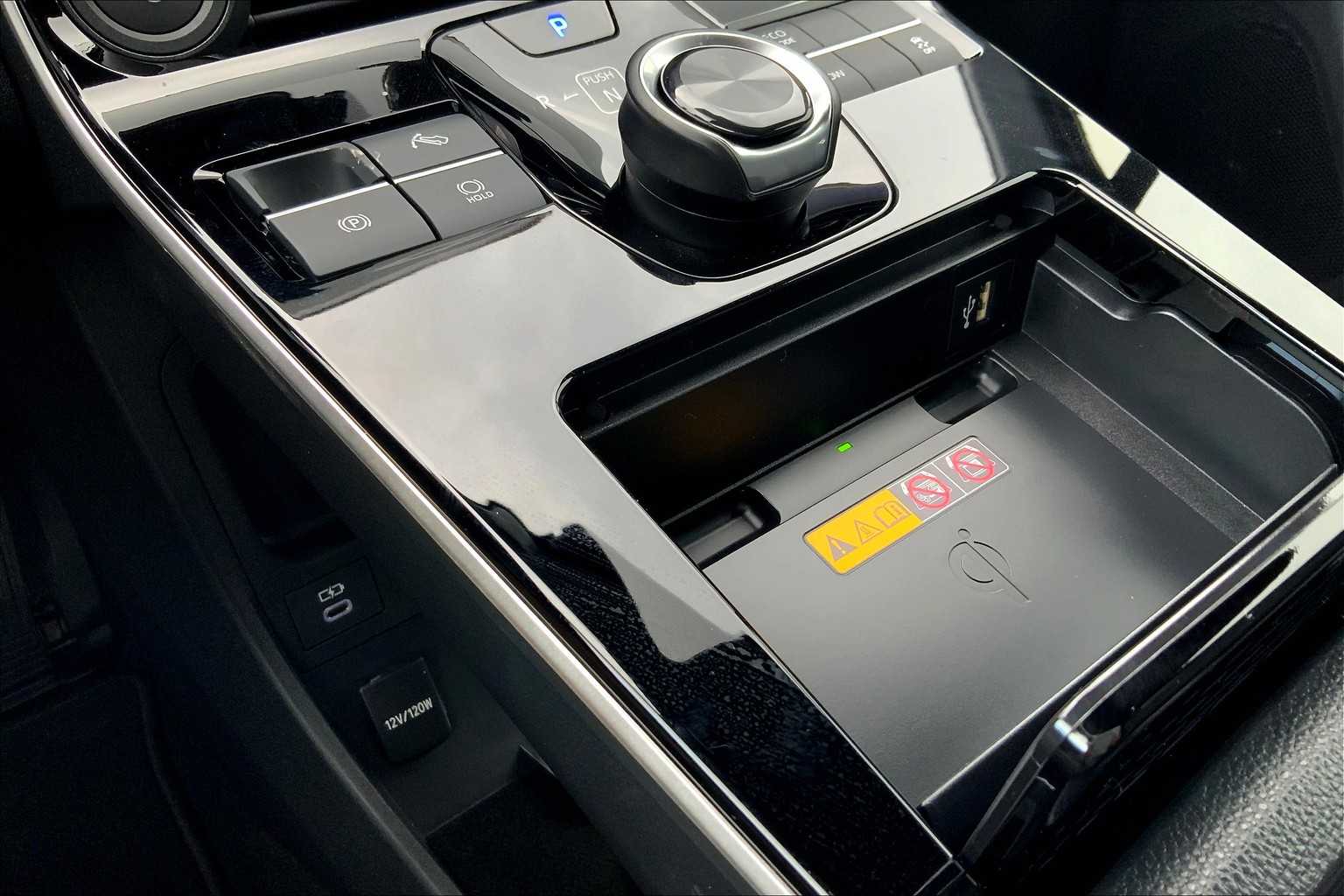 Vehicle image 14 of 22
