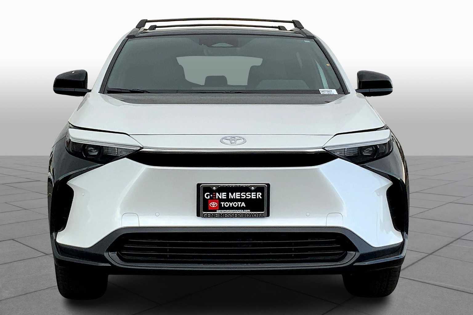 Vehicle image 2 of 22