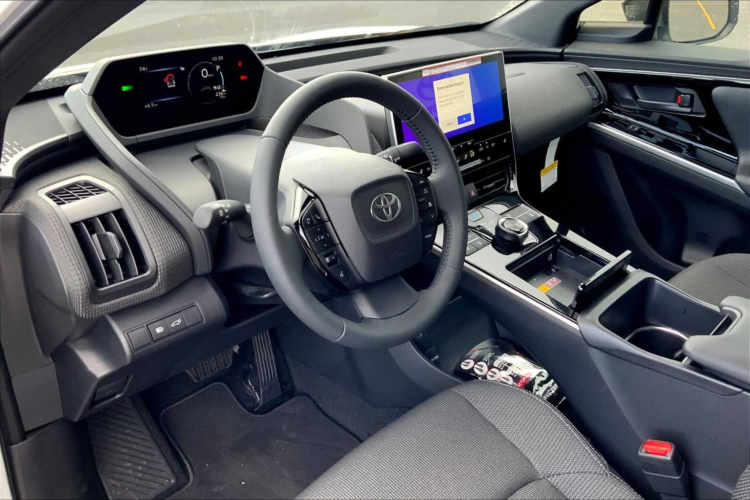 Vehicle image 10 of 22