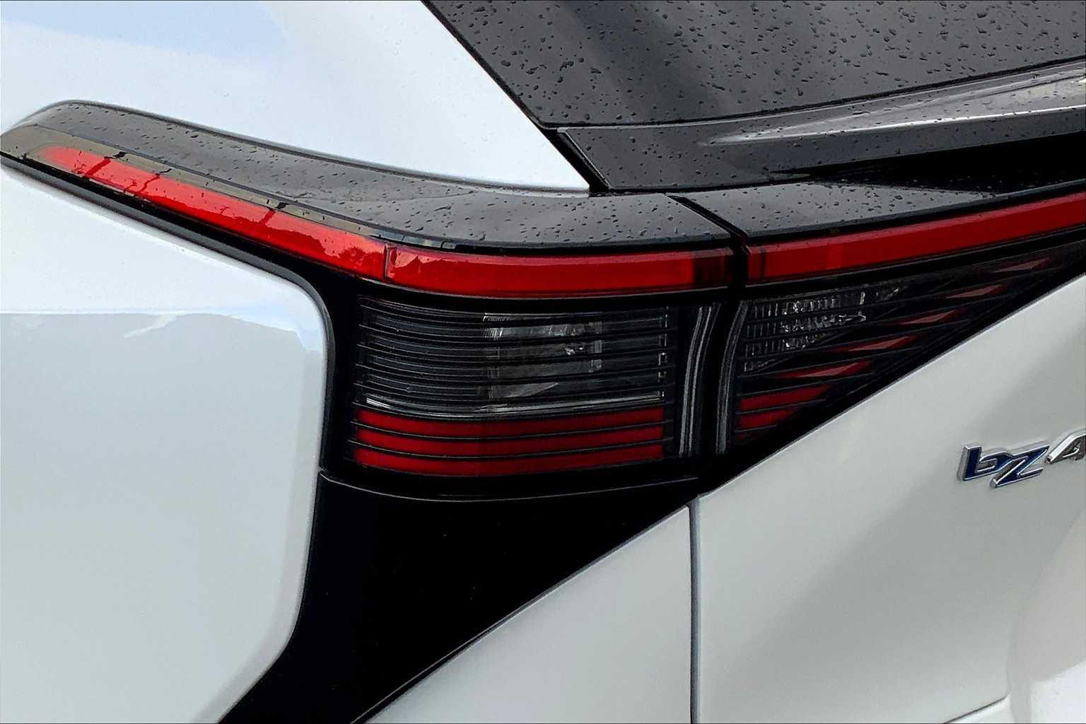 Vehicle image 19 of 22