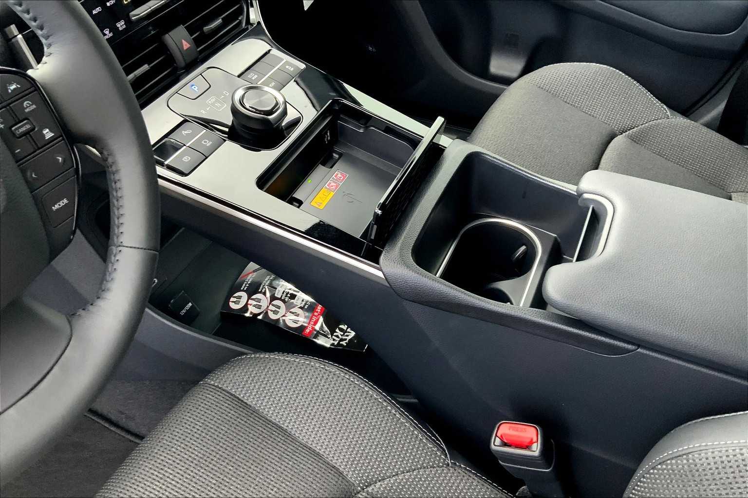 Vehicle image 13 of 22