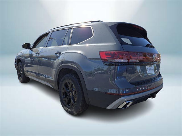 2025 Volkswagen Atlas 2.0T Peak Edition Image 4 of 16