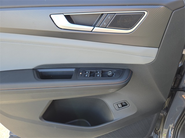 2025 Volkswagen Atlas 2.0T Peak Edition Image 14 of 16