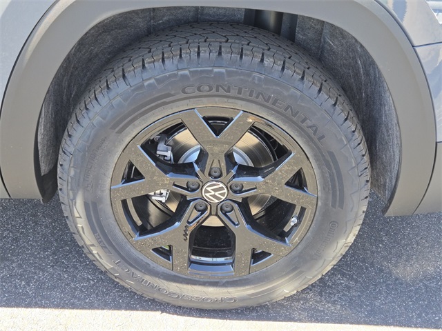 2025 Volkswagen Atlas 2.0T Peak Edition Image 5 of 16