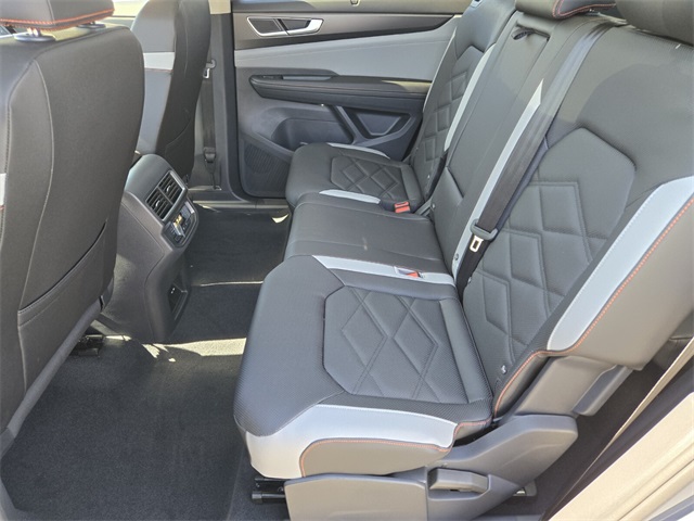 2025 Volkswagen Atlas 2.0T Peak Edition Image 6 of 16