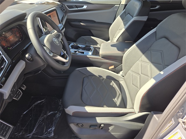 2025 Volkswagen Atlas 2.0T Peak Edition Image 8 of 16
