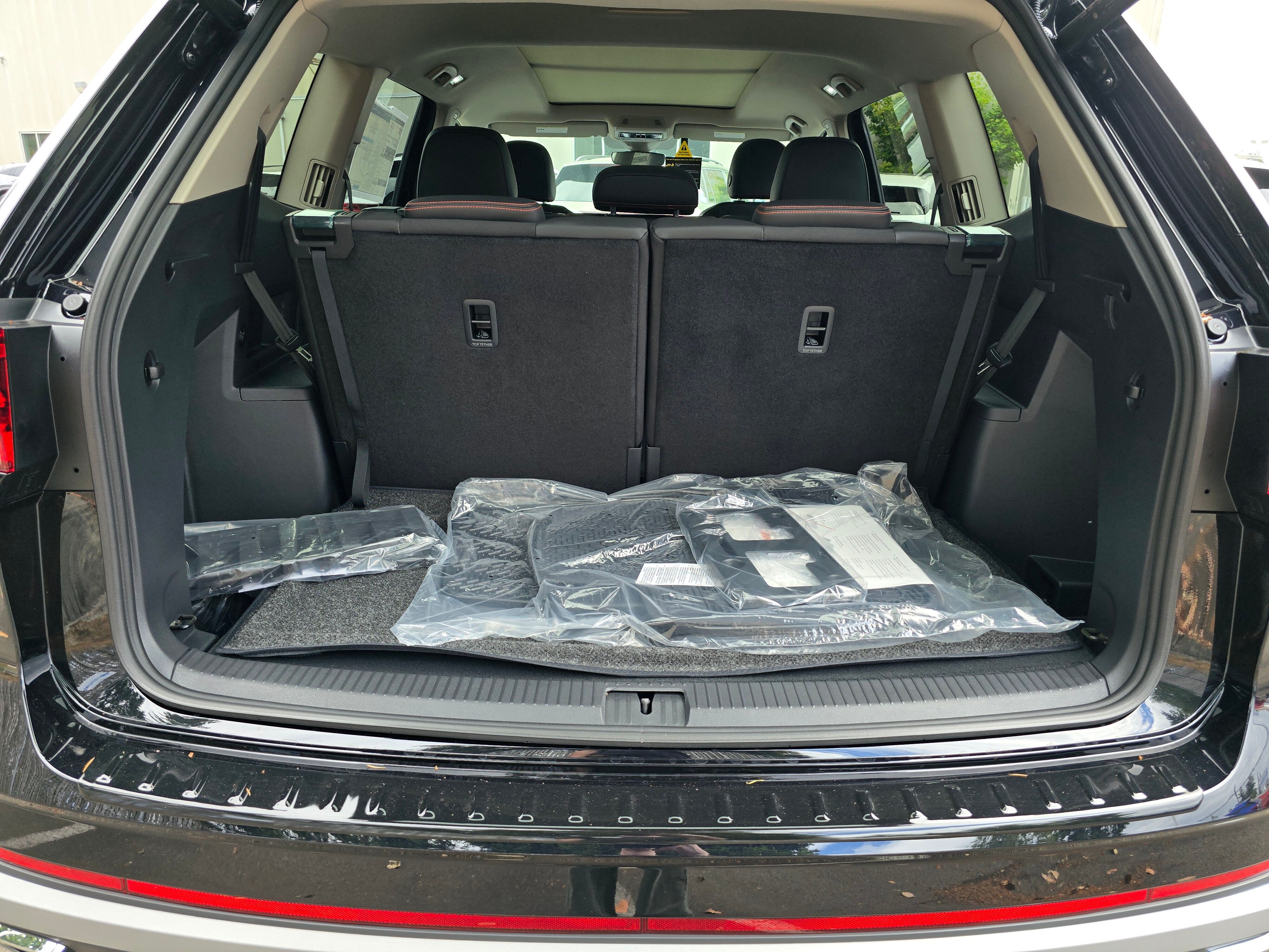 Vehicle image 10 of 27