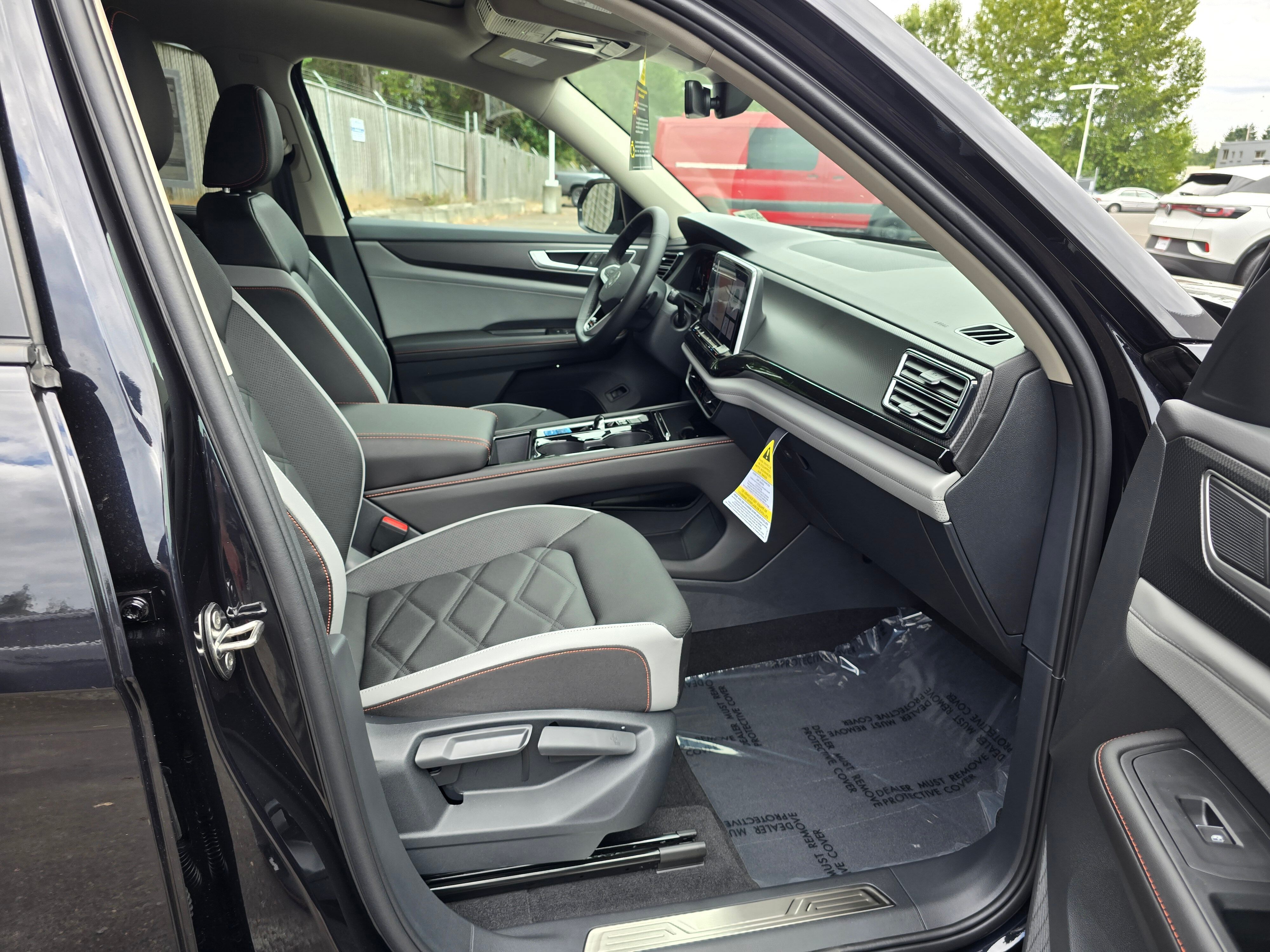 Vehicle image 14 of 27