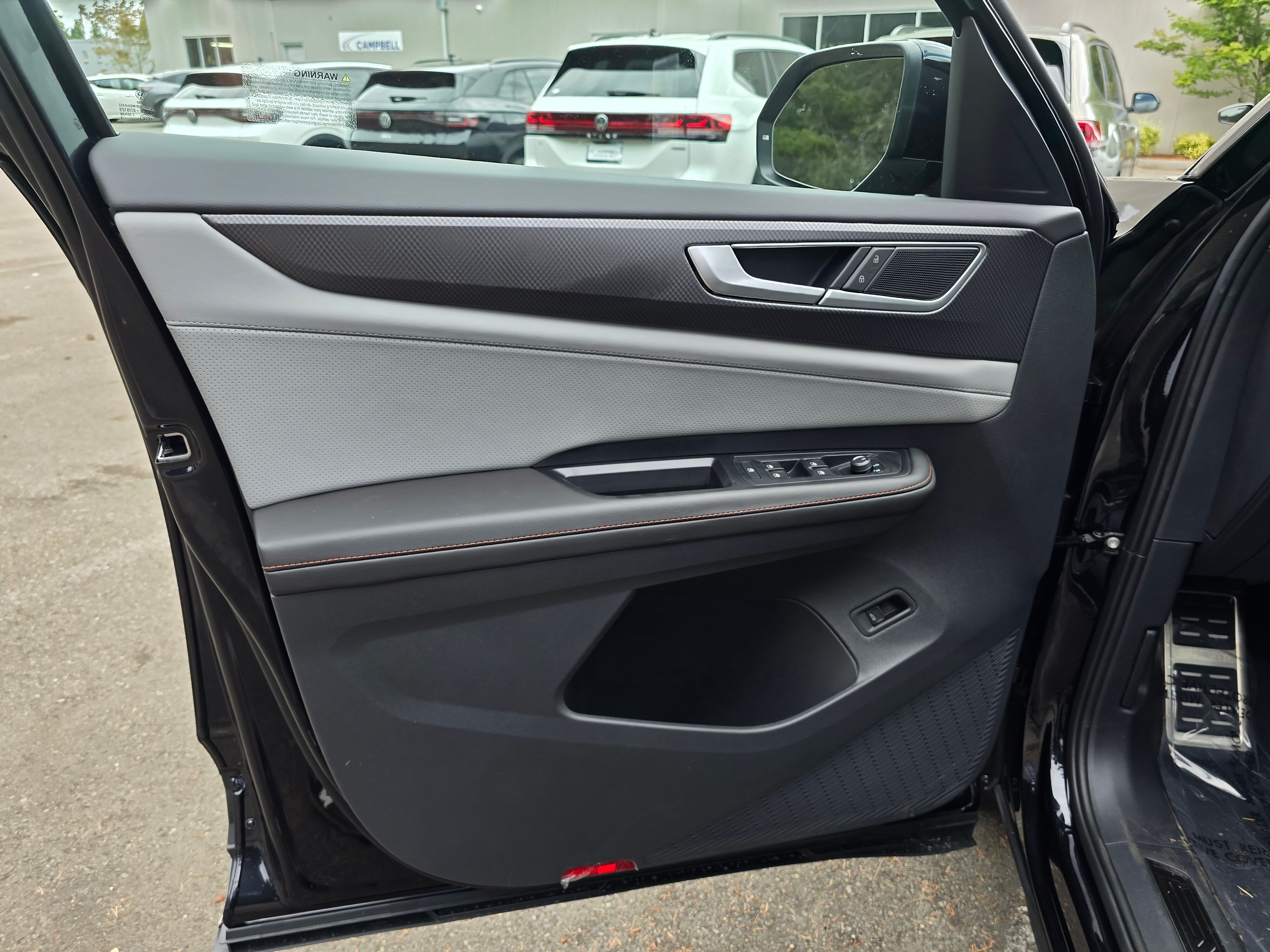 Vehicle image 23 of 27