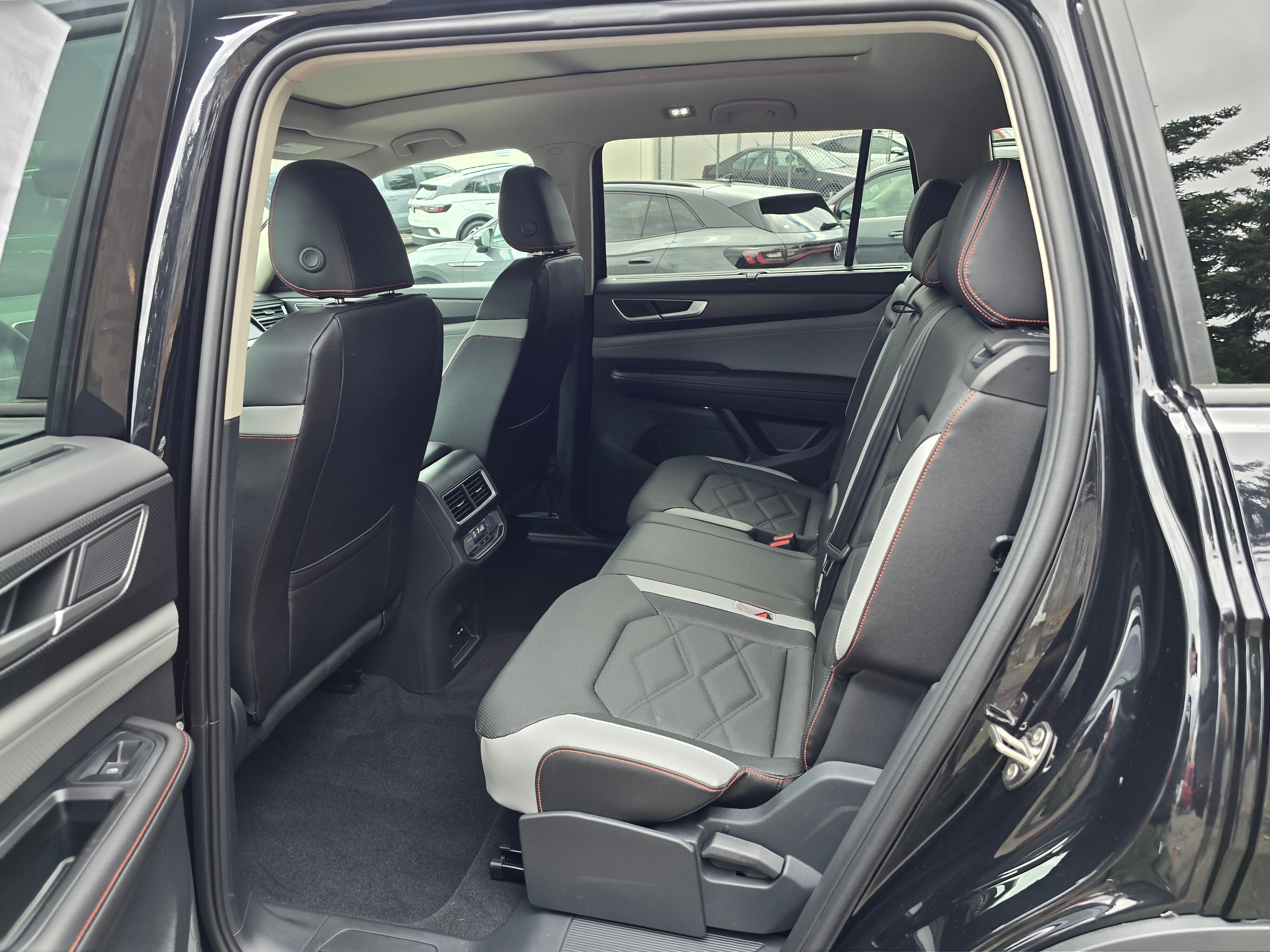 Vehicle image 13 of 27