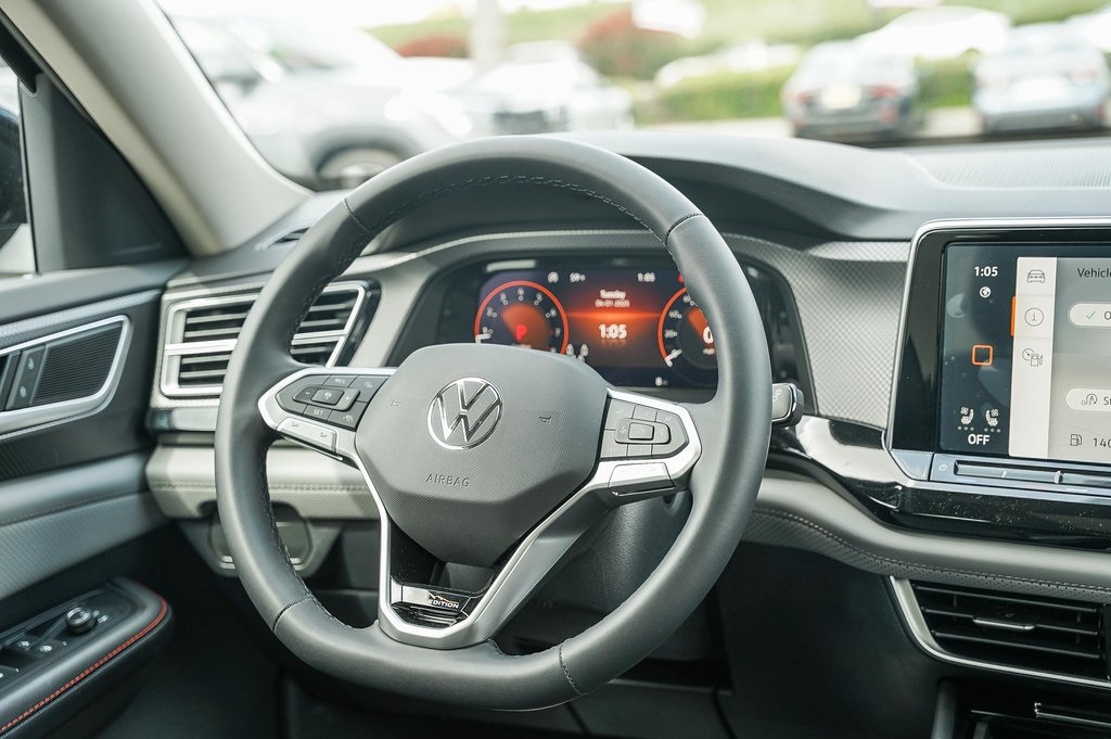 Vehicle image 15 of 29