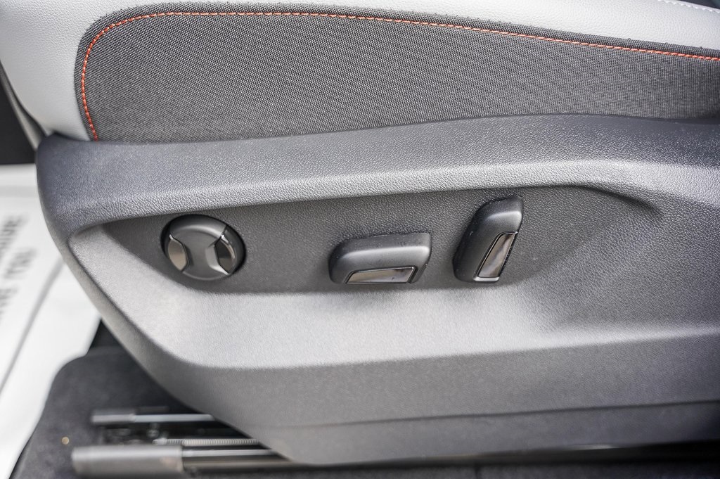 Vehicle image 23 of 29