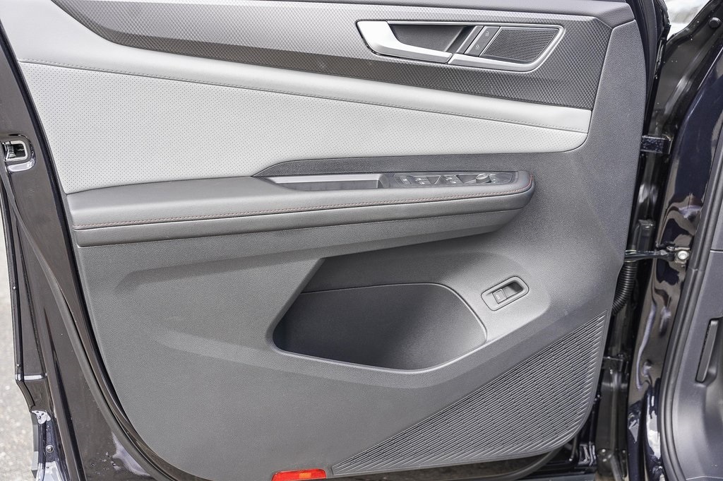 Vehicle image 22 of 29