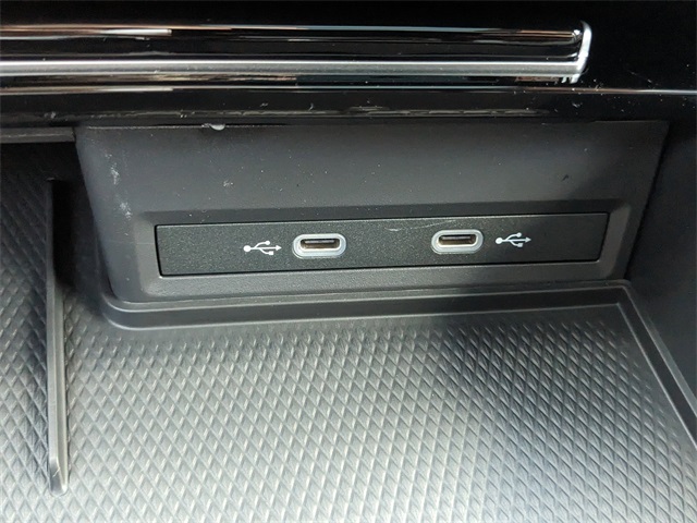 Vehicle image 26 of 29