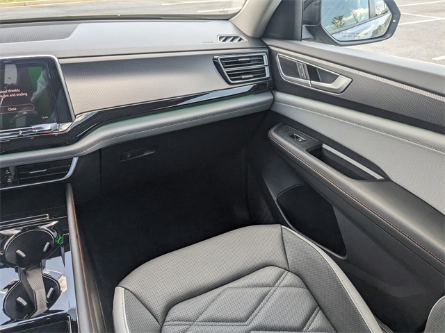 Vehicle image 17 of 29