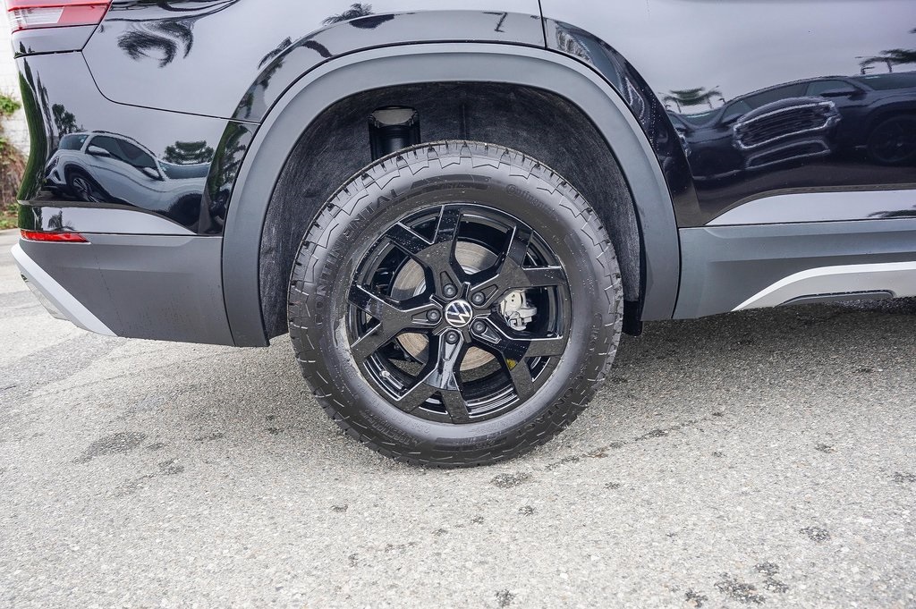 Vehicle image 8 of 30