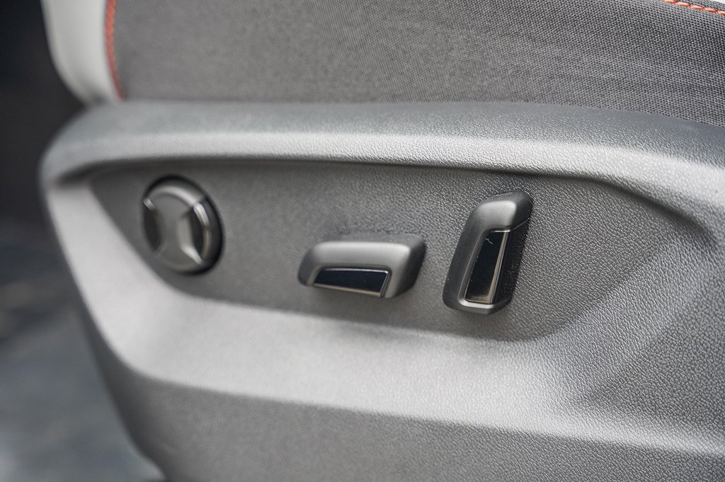 Vehicle image 23 of 30