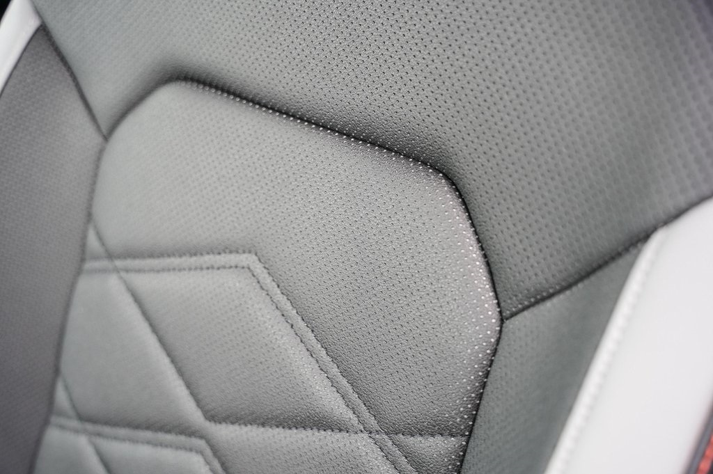 Vehicle image 27 of 30