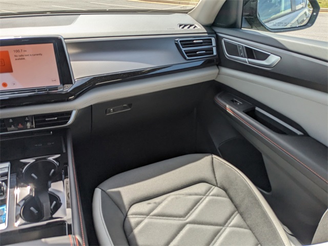 Vehicle image 18 of 29