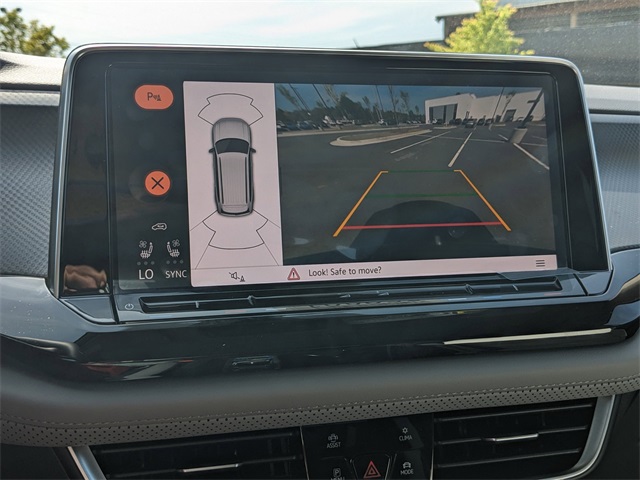 Vehicle image 23 of 29