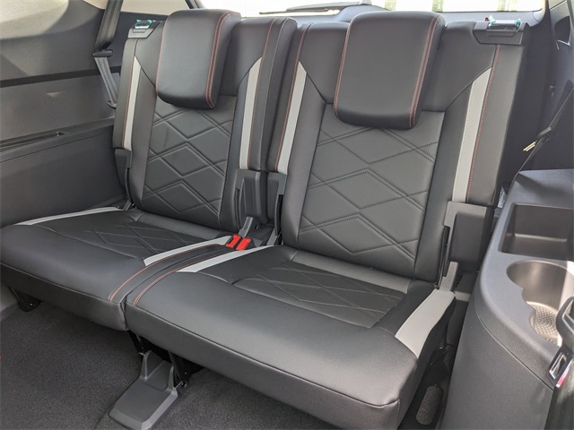 Vehicle image 14 of 29