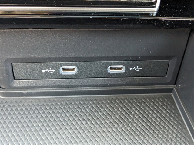 Vehicle image 24 of 29
