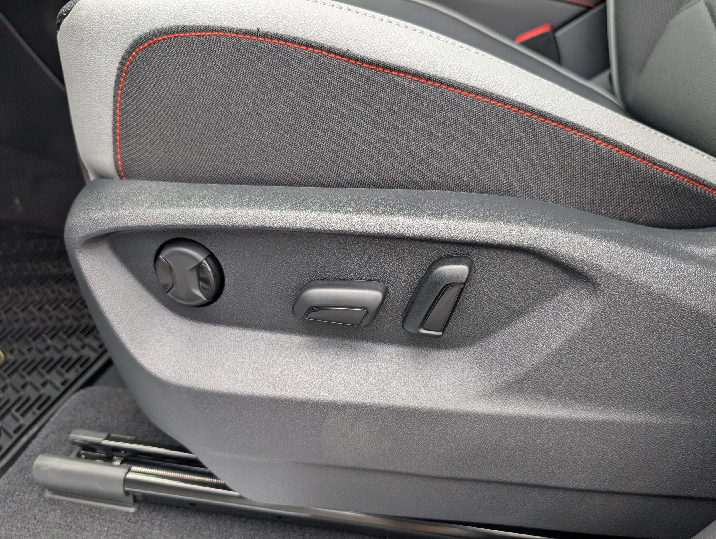 Vehicle image 32 of 39