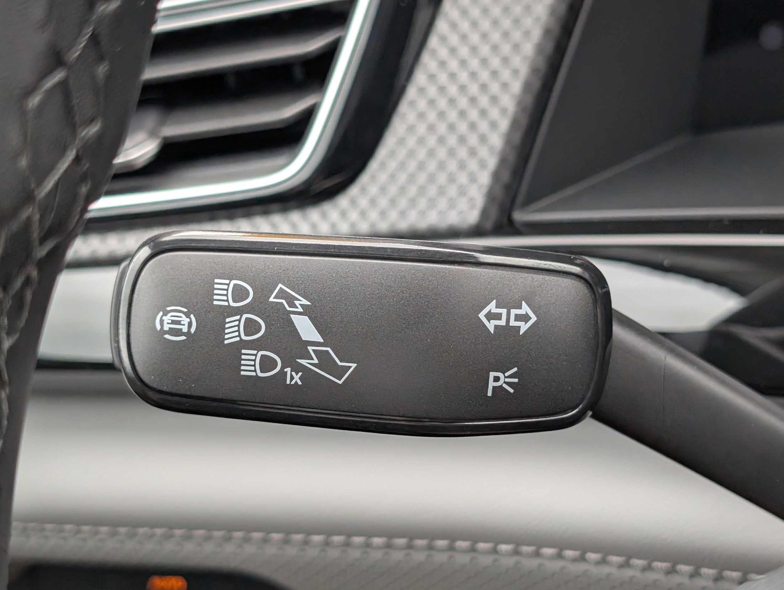 Vehicle image 27 of 39