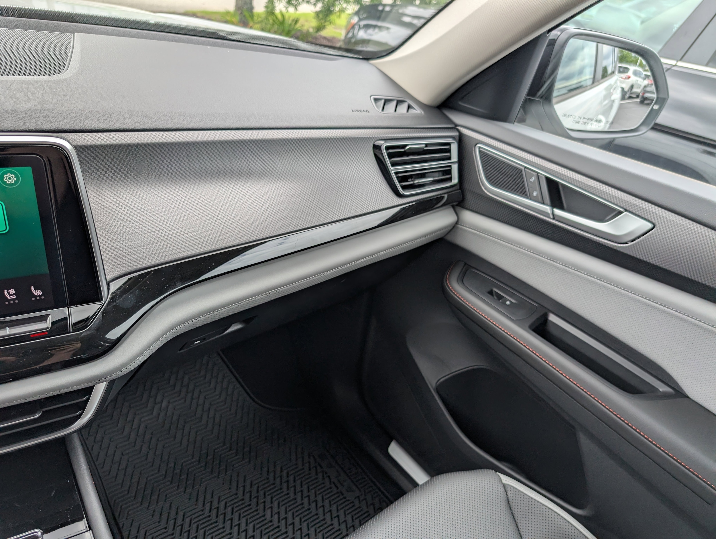 Vehicle image 13 of 39